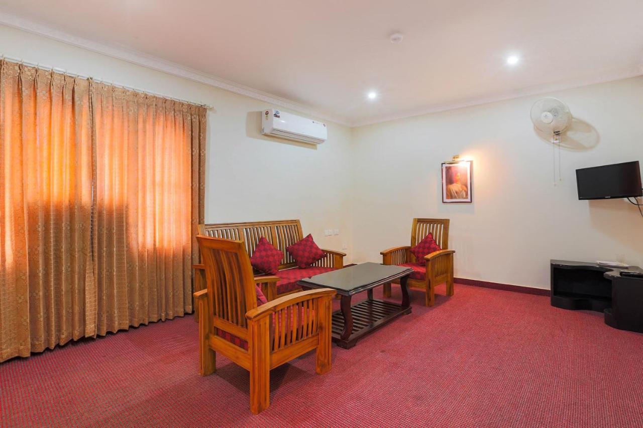 Capital O 72337 Hotel Konkan Tadka มุมไบ ภายนอก รูปภาพ